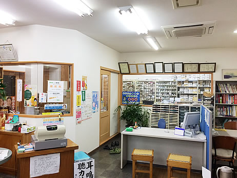 新発田市の漢方相談ができる漢方薬局「佐久間薬局」の店内