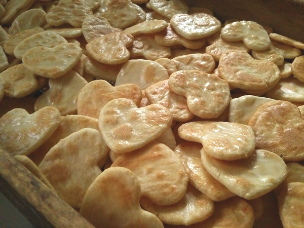 ハート型せんべい