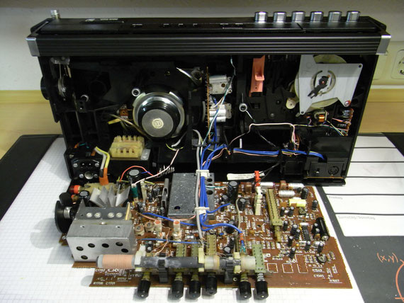 Bild: RFT KR 660,Kassettenrekorder,Kassettenrecorder,Radio,DDR,RFT,Reparatur,Restauration,Defekt,Überholung,Ersatzteile,instandsetzen,reparieren,überholen,aufarbeiten,kaputt