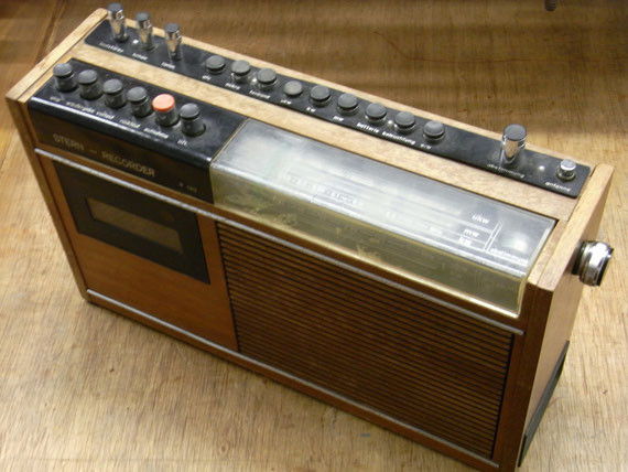 Bild: RFT Stern Recorder R 160,Kassettenrekorder,Kassettenrecorder,Radio,DDR,RFT,Reparatur,Restauration,Defekt,Überholung,Ersatzteile,instandsetzen,reparieren,überholen,aufarbeiten,kaputt