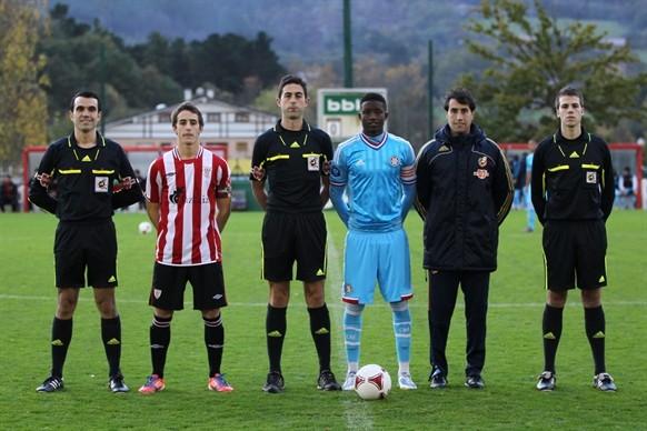 Ander Artabe, como capitán del Athletic en la pasada NextGen Series. Foto: www.athletic-club.net