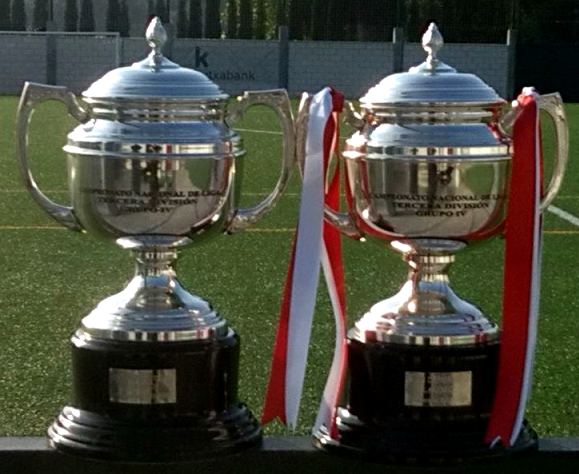 Los dos campeonatos de Liga de 3ª División conseguidos por el Laudio en las temporadas 2011-12 y 2012-13.