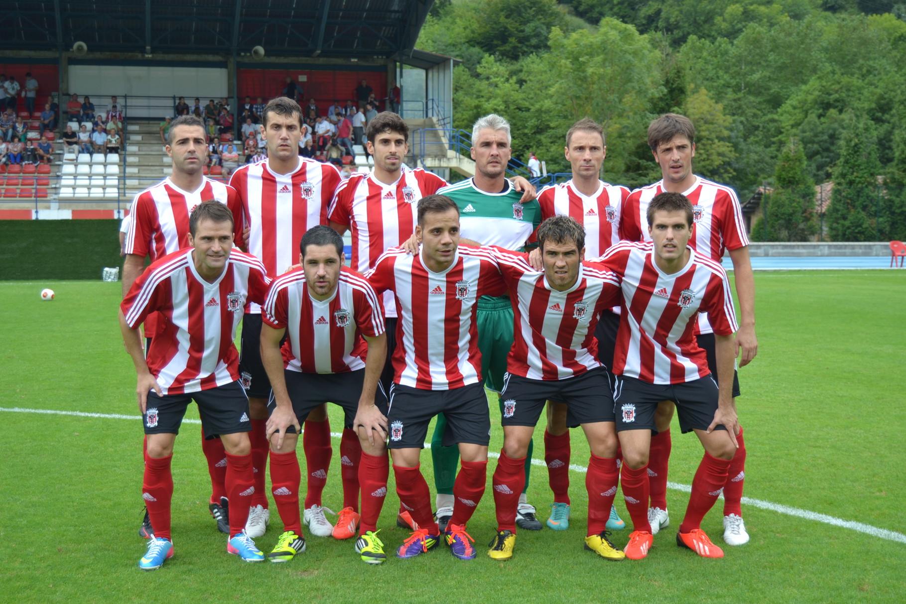Laudio 2013-14. Primera alineación en 2ªB ante el Sariñena.