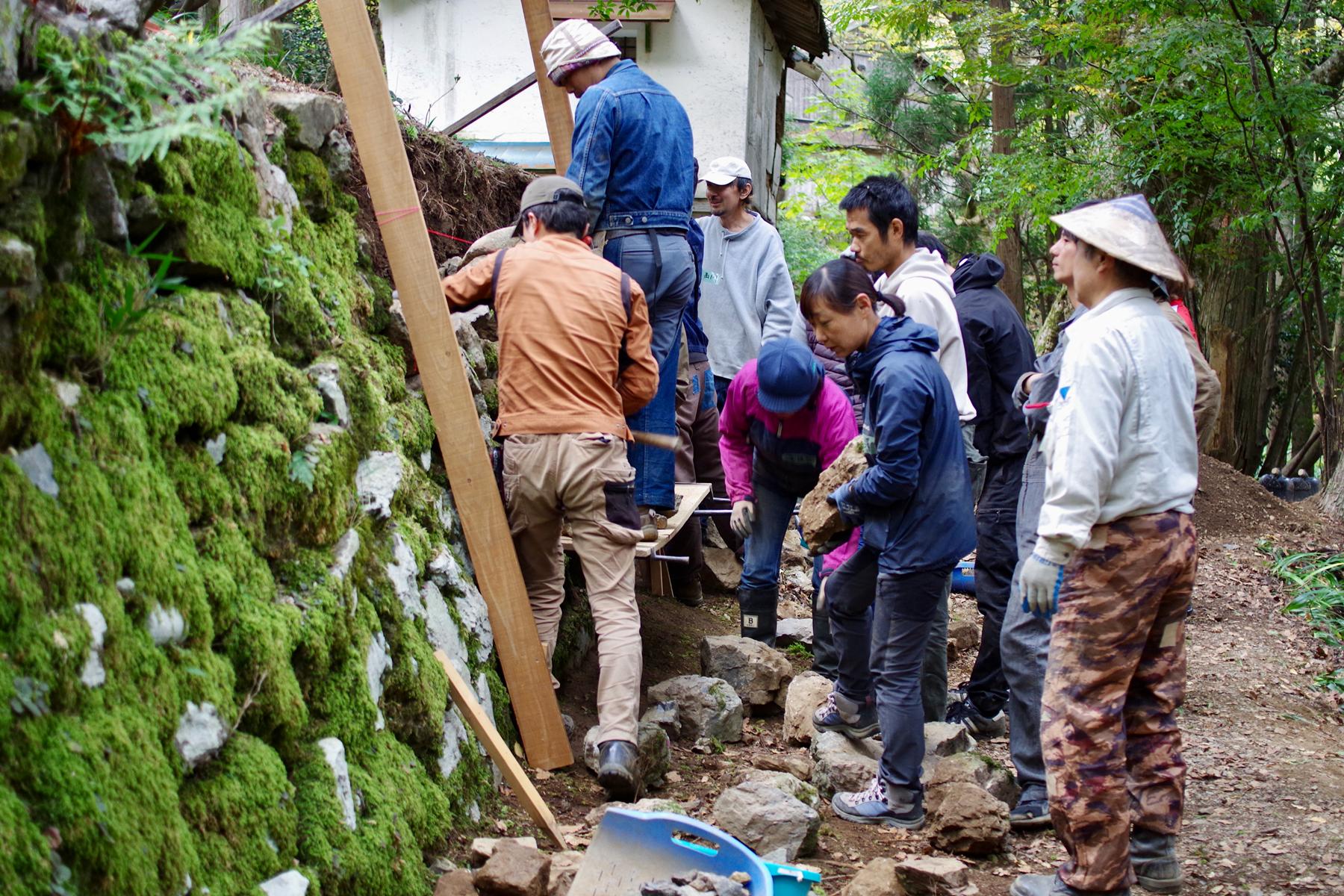 菅山寺の森石積みワークショップ