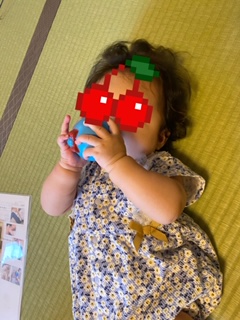 離乳食の前にはオモチャ舐めを！