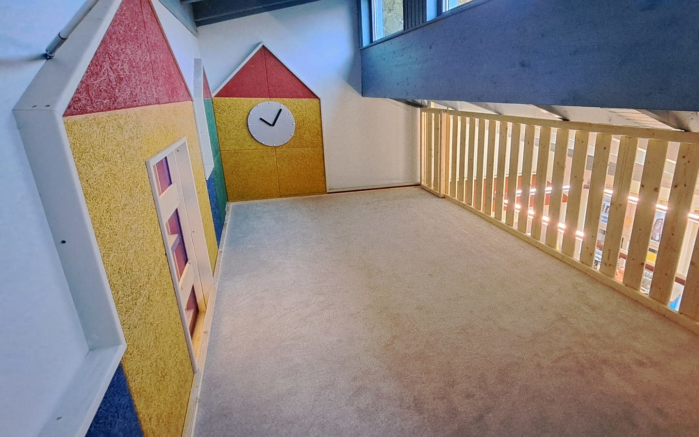 Spielhochebene, mit miniatur Häuserfronten