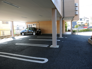 駐車場 ◆１階は駐車場です。２０台ほどのスペースがあります。