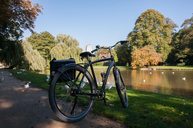 Foto : Andreas Hartwig, Bild zeigt ein Fahrrad von Zweirad Kehlenbeck in den Delmenhorster Graftanlagen, Delmenhorst, Bildstrecke "unterwegs in Delmenhorst"