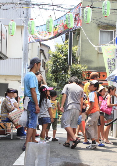 板橋区蓮根　商店街のイベント　ザ縁日