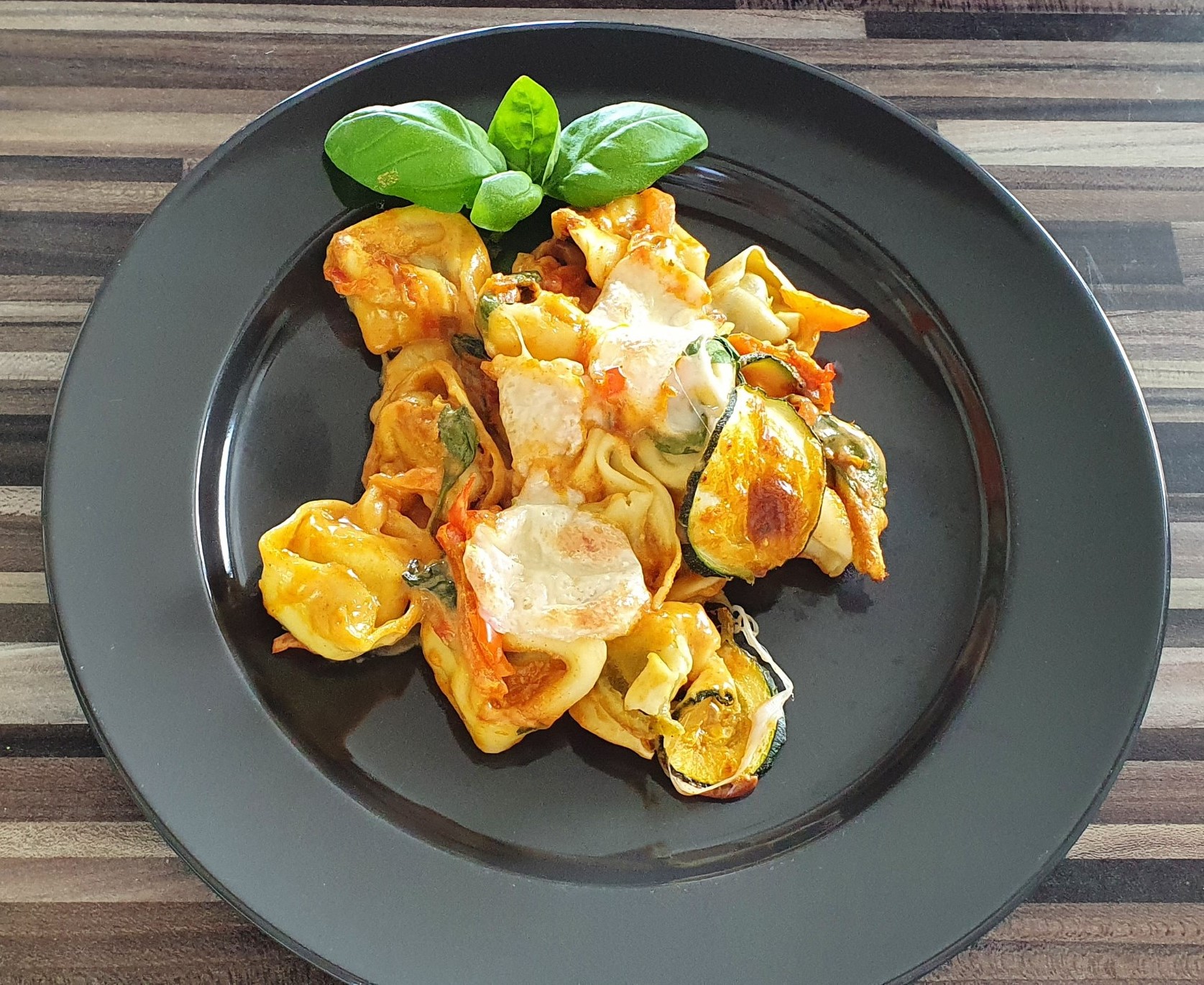 Ofentortellini mit Gemüse