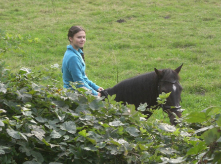 Hannah und Dante im Gelände, Sommer 2013.