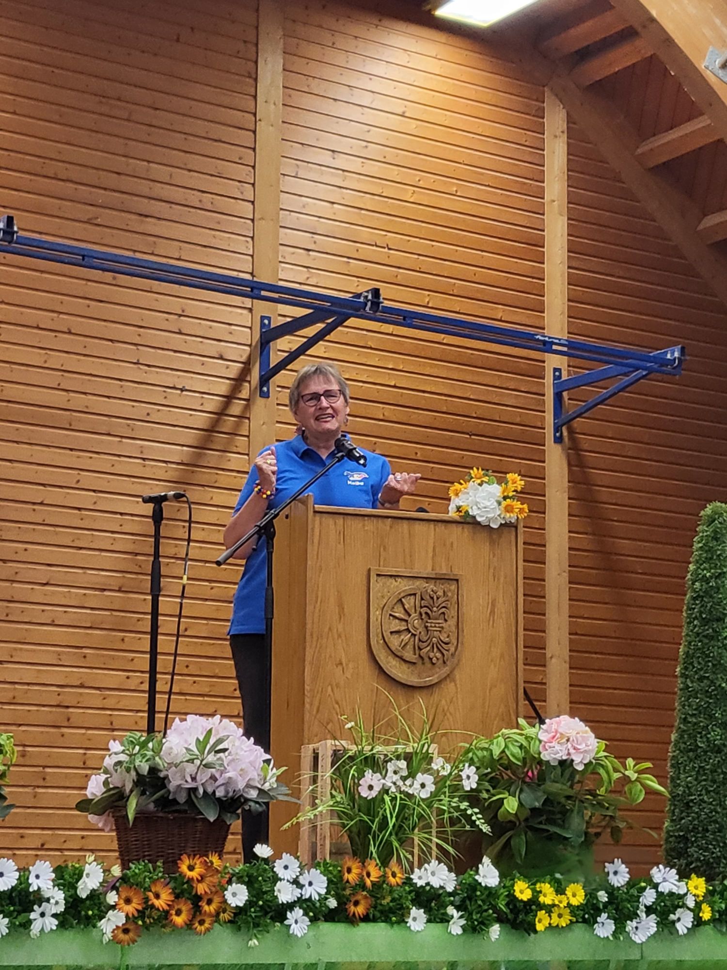 Begrüßung durch Moderatorin Heike Fach-Jäckel