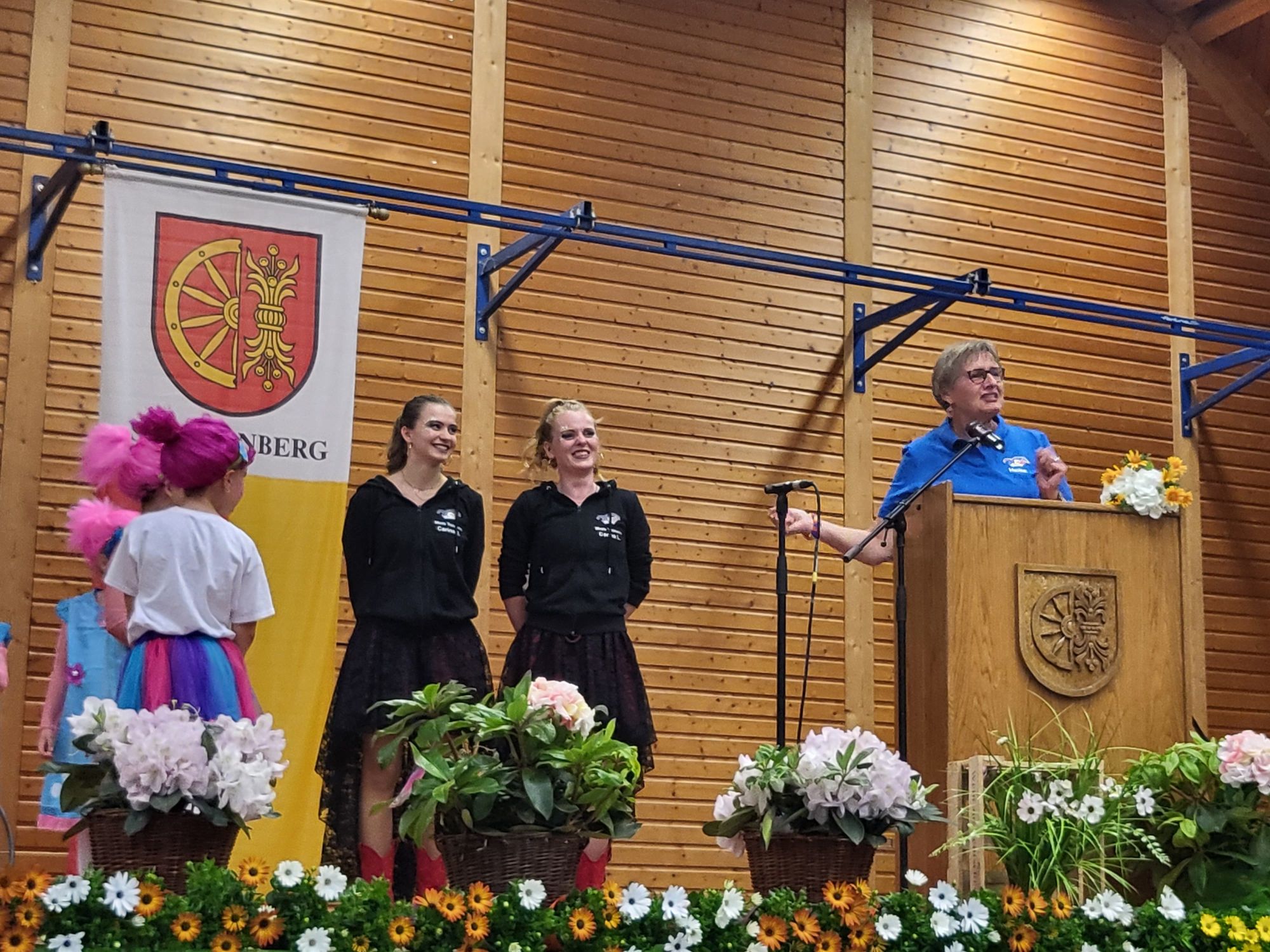 und das sind ihre Trainerinnen: Carina Steklow und Carina Lipps