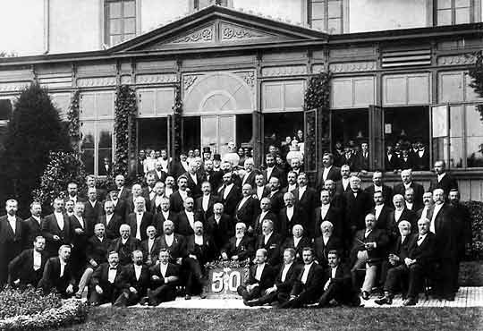 Ehrung des Gütersloher Arztes zu dessen 50. Berufsjubiläums am 13. Mai 1900 im Garten der Gesellschaft "Eintracht" in der Kirchstraße.