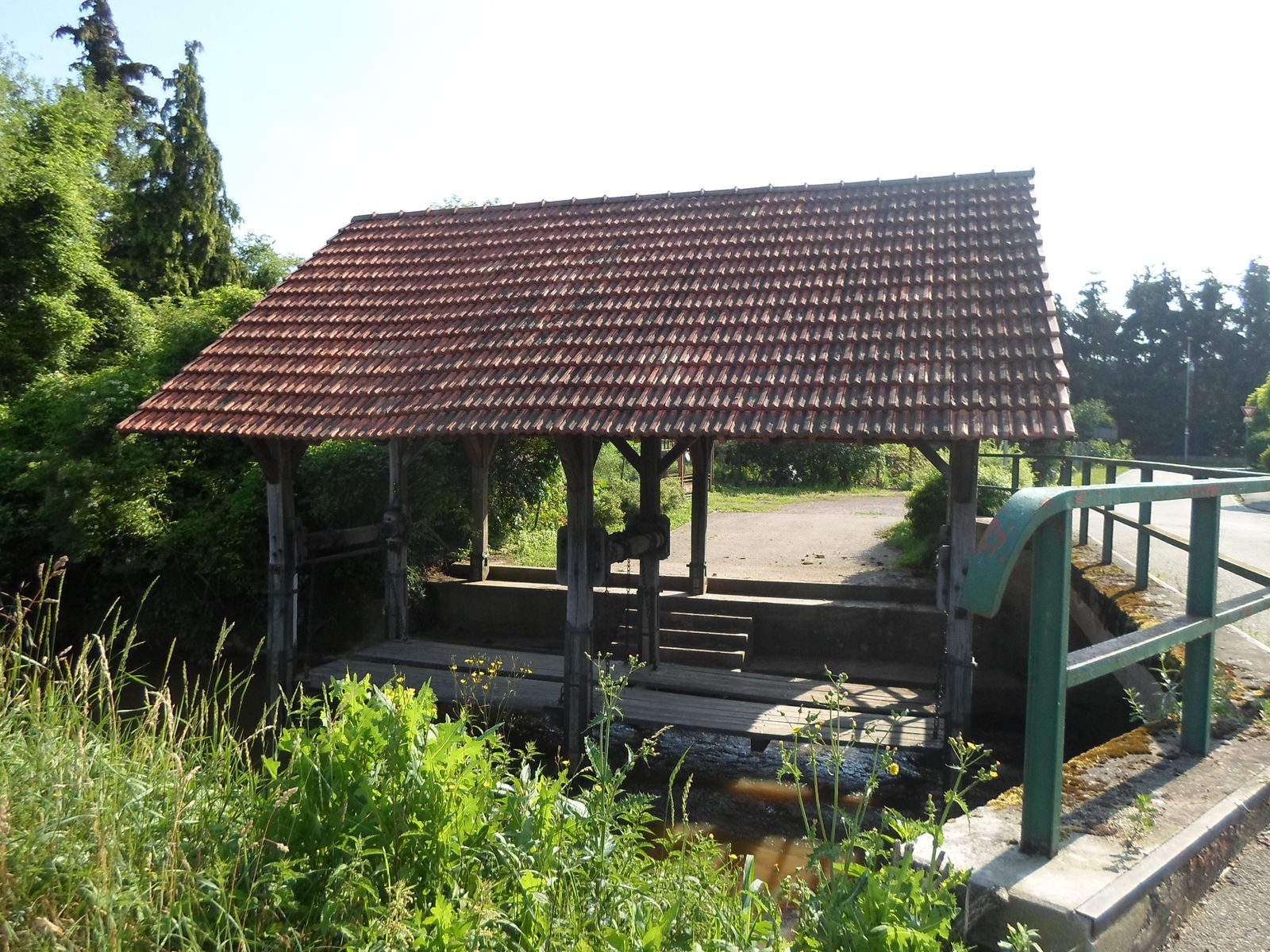 Lavoir à l'entrée du village