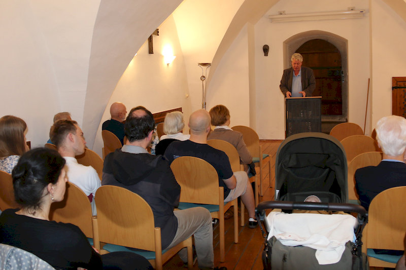 Vortrag mit Referenten und Gästen
