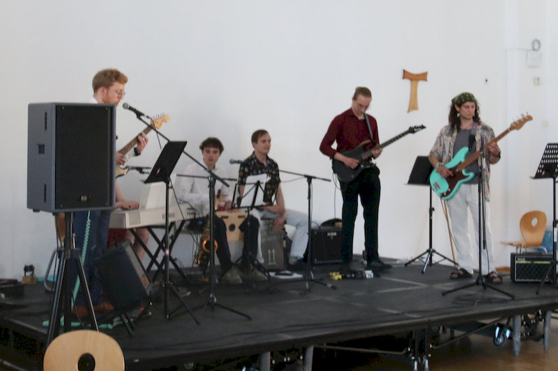 Band auf der Bühne
