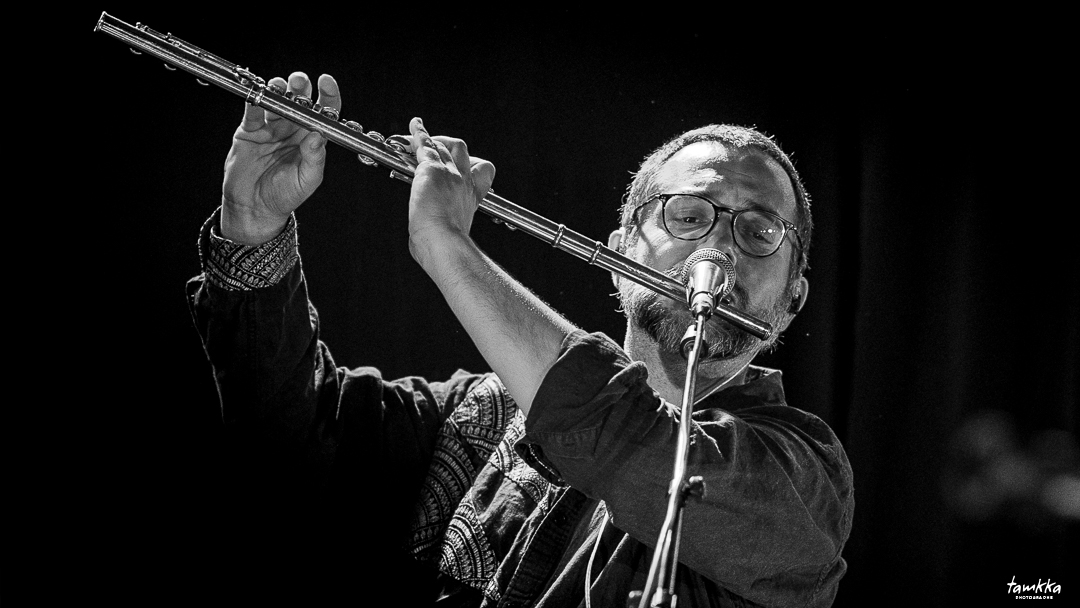 Jérémie Poirier-Quinot, clavier, flûte traversière, chœurs; Kolinga, Festival Jazz360, vendredi 6 juin 2025, Camblanes-et-Meynac. ©-tamkkaphoto