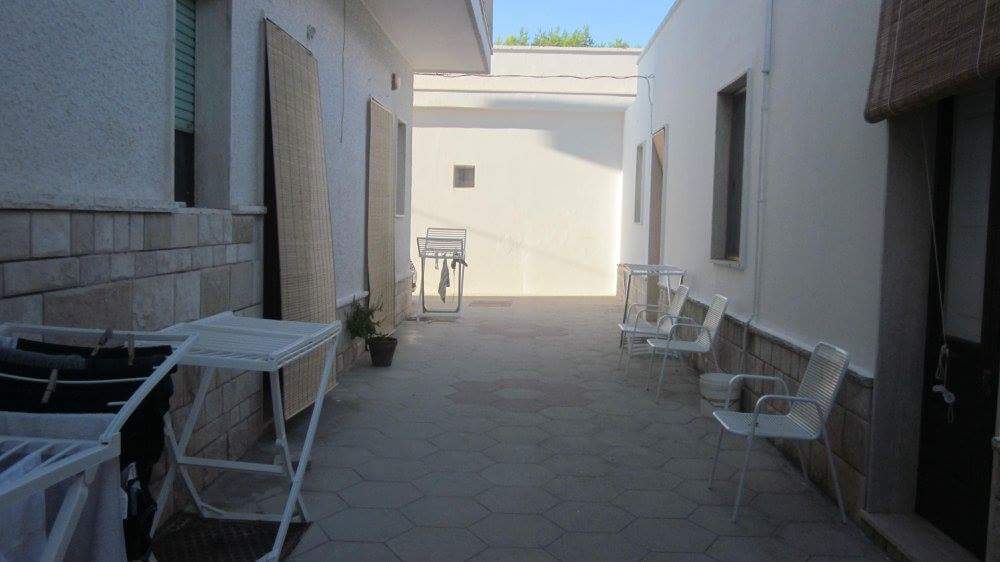 Viale interno con stendini