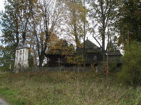 Cerkiew w Liskowatem. Od wielu lat nieczynna, wymaga remontu. Jego zakres przerósł możliwości parafii, więc wybudowano niedaleko mały kościółek murowany. A cerkiew stoi, jak stała…