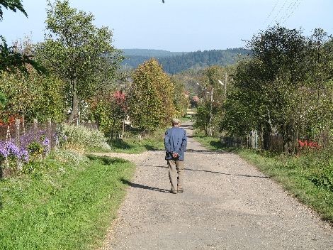 Droga przez wieś.