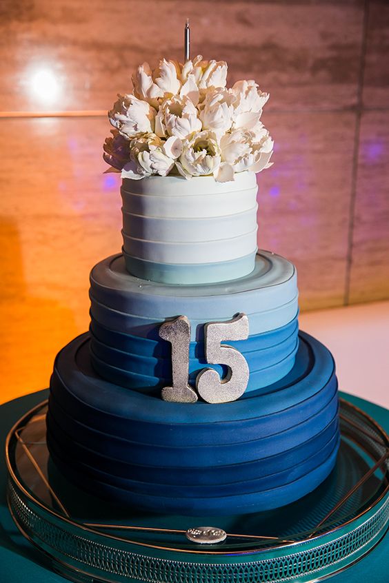 Prefacio al revés Con Pasteles para 15 Años Modernos - decoracion para fiestas