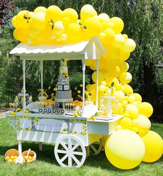 mesa de dulces baby shower amarillo