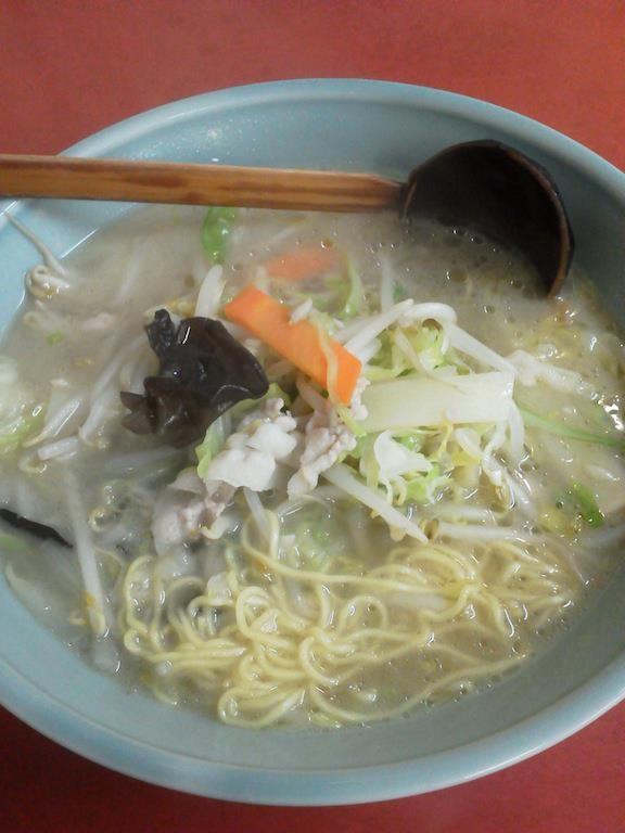 昨日のタンメンだが、麺の太さやスープの味が、長崎ちゃんぽんみたいだったので、 山水楼のタンメンやり直しただよぉ～。　ヽ( ´ー｀)ノ　【2012年3月27日】