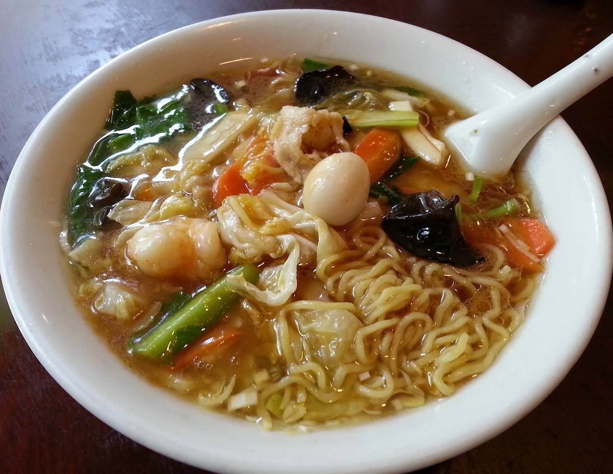 和平飯店の五目ラーメンでつ。うずらの卵は一日六個まで！　【2014年5月24日】