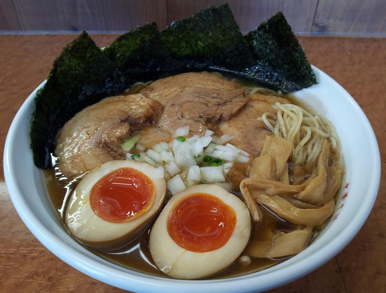 久しぶりに近所の中華そば ひびき で特製ひびき。おでのなかでは、ベスト３に入るラーメンだな。　【2014年1月11日】