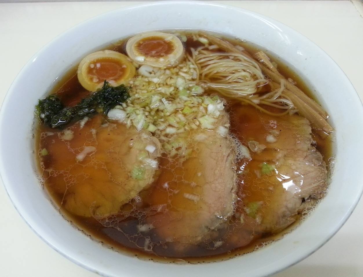 昨日のラーメンが、あまりにも残念な味だったので、今日は府中で一番人気がある『ふくみみ』で特製中華そばでつ。あっさり系でマジ旨し！　【2014年10月21日】