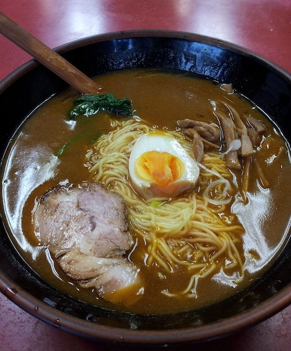 一昨日の焼肉屋のカレーうどんが残念ですたので、いつもの山水樓のカレーラーメンで、麺よ挽回！ 　【2012年8月1日】