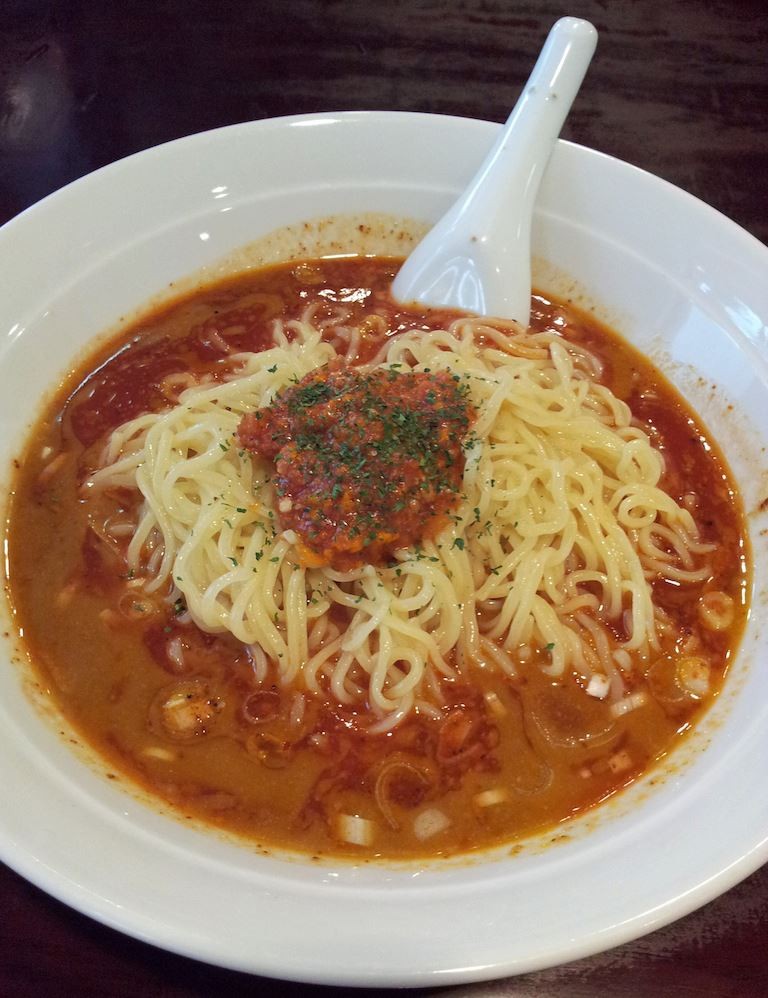 和平飯店の冷やしトマトタンタン麺、意外と辛いので頭皮から汗が吹き出るんでつよ。(；´д｀)ゞ　【2013年6月13日】