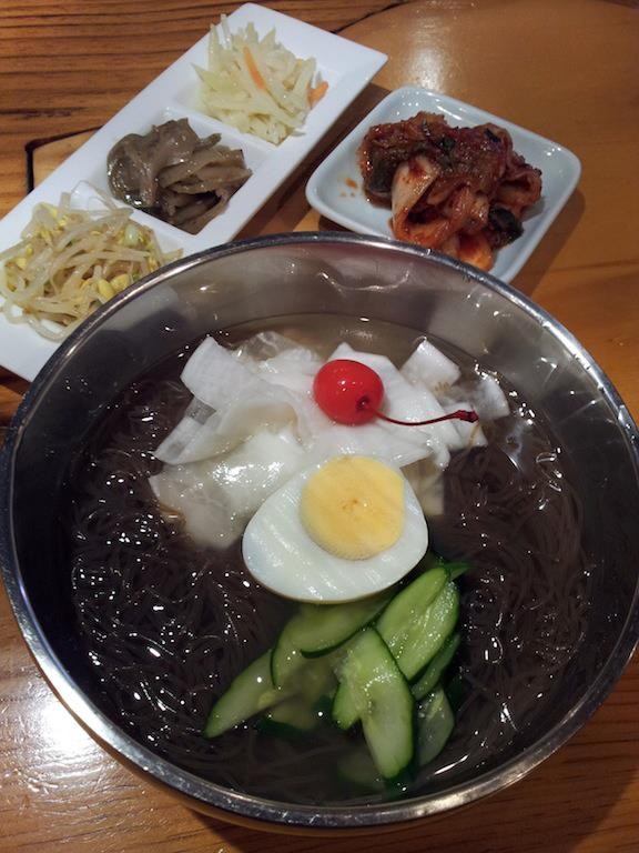 涼しくなったっちゅ～のに冷麺ニダ！　暫くの間、月～金をビビン麺→フォー→冷麺→フォー→ビビン麺のローテにすて、どれくらい減量できるか試してみてみようかなぁ。韓国越南ダイエットスミダ！　【2012年9月26日】