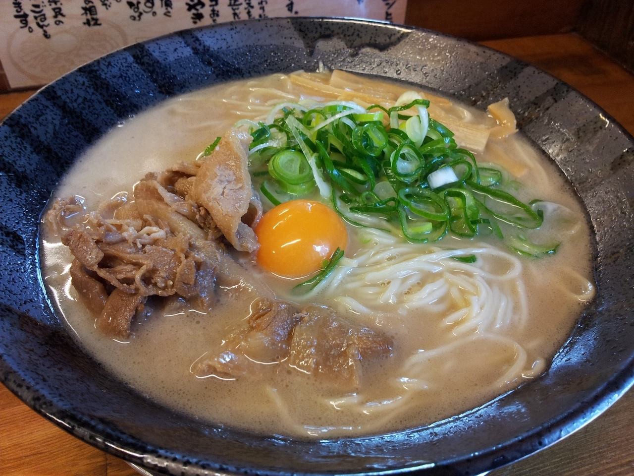 徳島ラーメン、今日は白系にすますたよ。　【2014年2月22日】