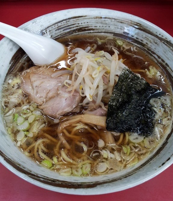 志村坂上にある味平の昔ながらの正油ラーメン。醤ではなく、正なのよ。昭和40年代の味で500円！　今日が最初で最後、まさに一期一会ラーメンでつ。　【2012年8月21日】