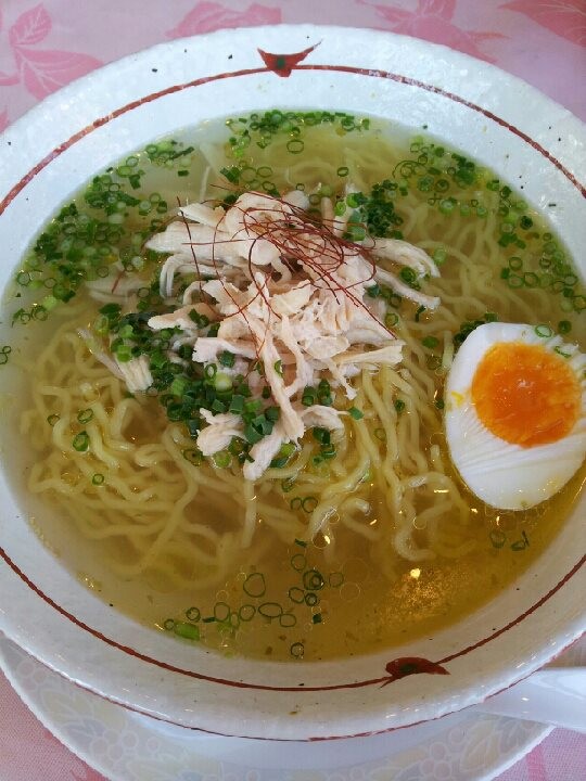 オリンピック記念青少年総合センター内の食堂の柚子こしょう風味鶏塩ラーメン。残念な味ですた。　【2012年10月26日】