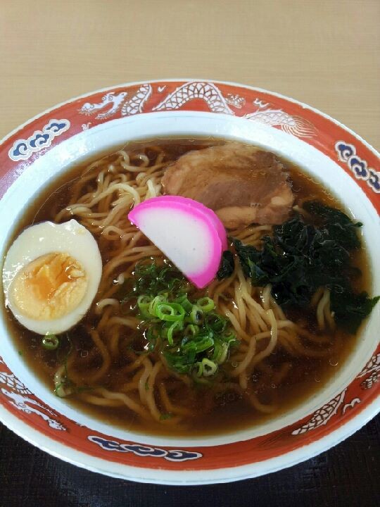 賢島駅二階レストランのラーメン。昨日の海の家の正麺と互角レベルか。700円は、ないんぢゃね？　【2013年8月12日】