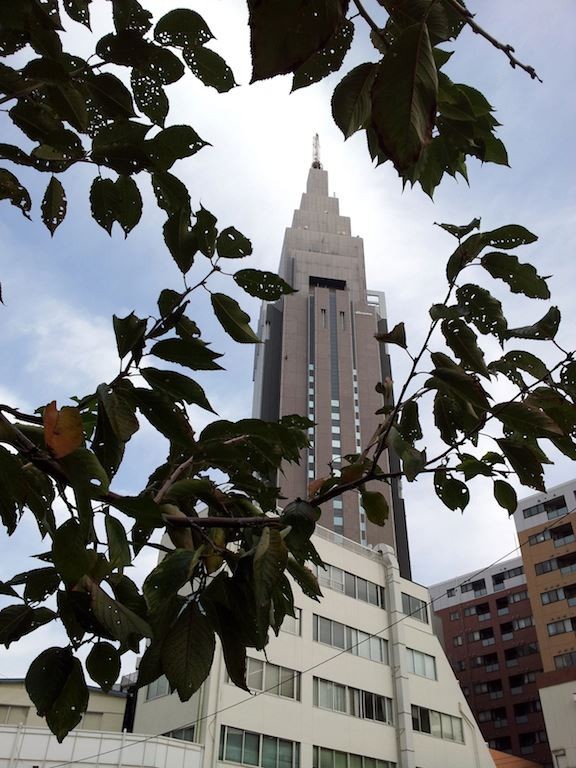 【東京地方】今日は晴れ昼過ぎまで時々曇りしょう…Yahoo!天気、『曇りで』の『で』が抜けてるよ。　【2012年10月30日】