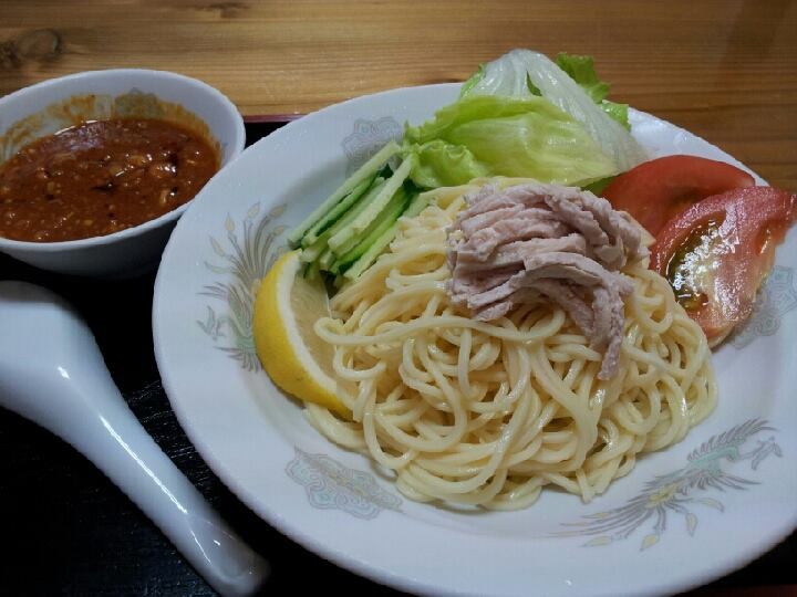 きんせいの冷し担々麺。つけ麺ぢゃないよ。冷しも自家製玉子めんが、シコシコでつよ。　【2013年8月9日】