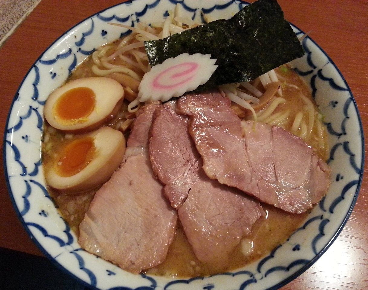 麺恋処 いそじ で初めての○得味噌らーめん、中盛でつ。そろそろ喰い改めねば。あ～麺。　【2014年7月5日】