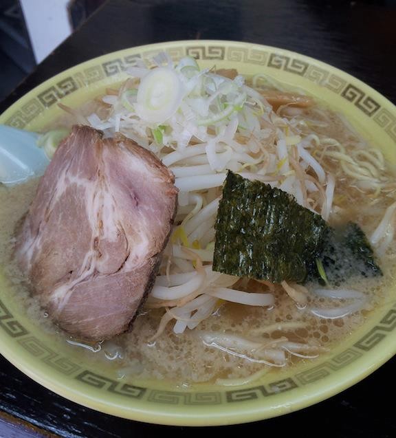 個人経営のラーメン屋さんは、お盆なのでほとんどお休み。で、江川亭小金井本店でもやしラーメン。食べても食べてももやしですたよ。 (´Д⊂ ﾓｳﾀﾞﾒﾎﾟ 　【2012年8月15日】