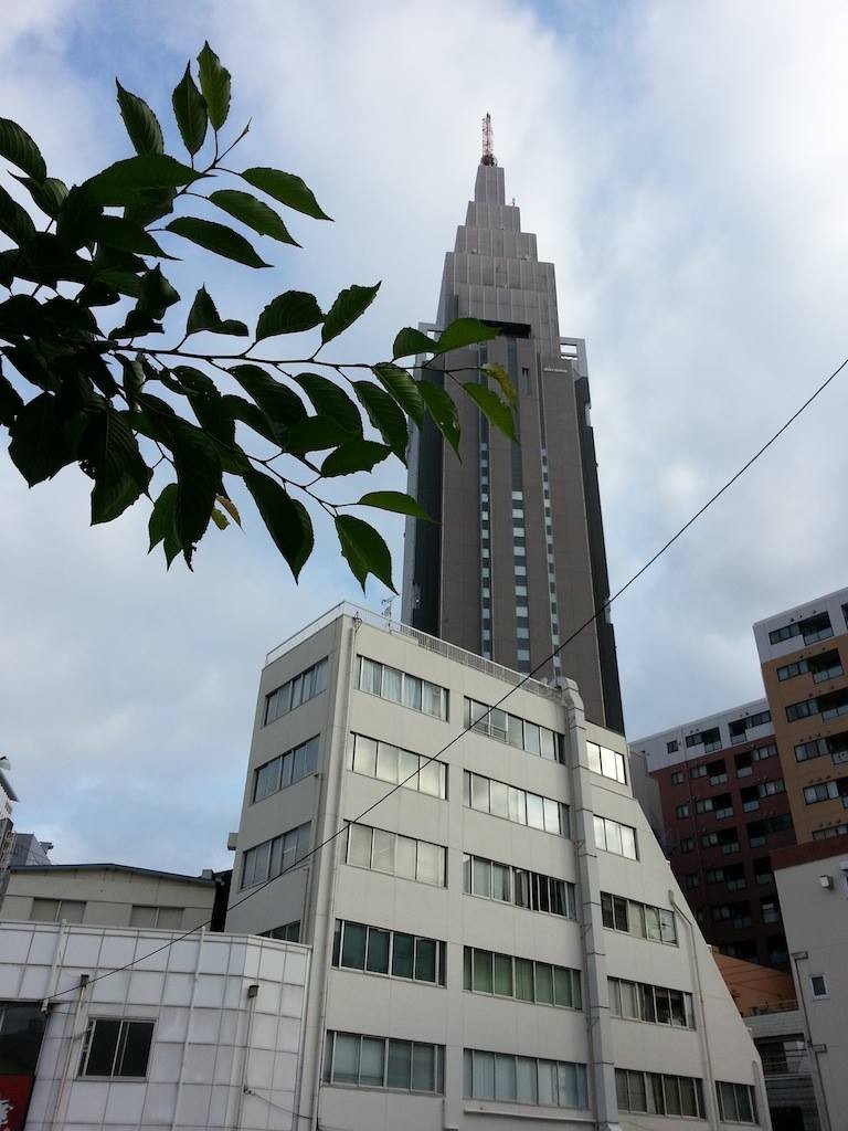 『昼過ぎからは時々晴れる見込みですが、雨の降る所があるでしょう』って、どっちなんだよ。　【2014年5月23日】