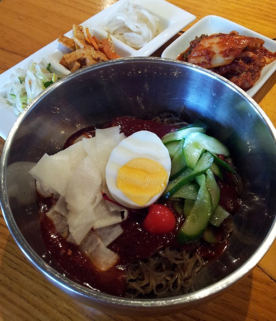 夏真っ盛りにつき、ビビン冷麺ニダ！ ~ﾍ(´ー｀*)　【2013年10月7日】