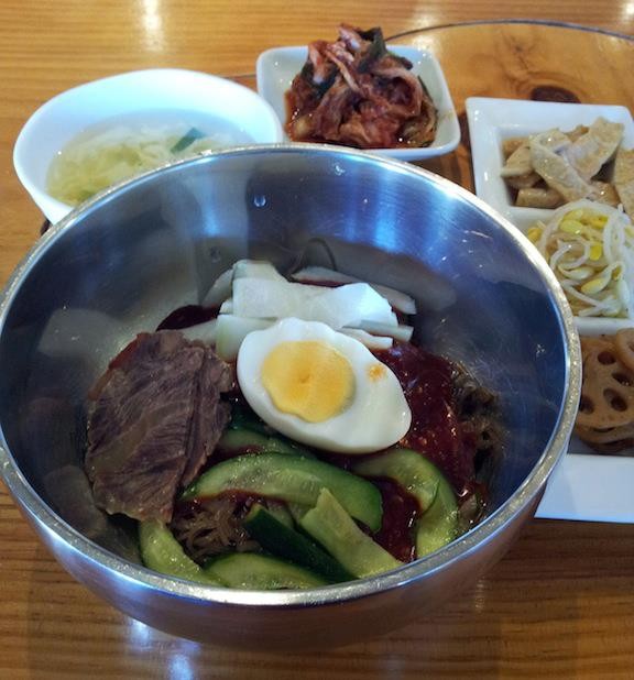 ラーメン自粛につき、ビビン冷麺ニダ！　なぜ、チェリーぢゃないのか短気店長に質問すたいのだけれど、なんせ、ほら、短気店長スミダ。　【2013年2月13日】