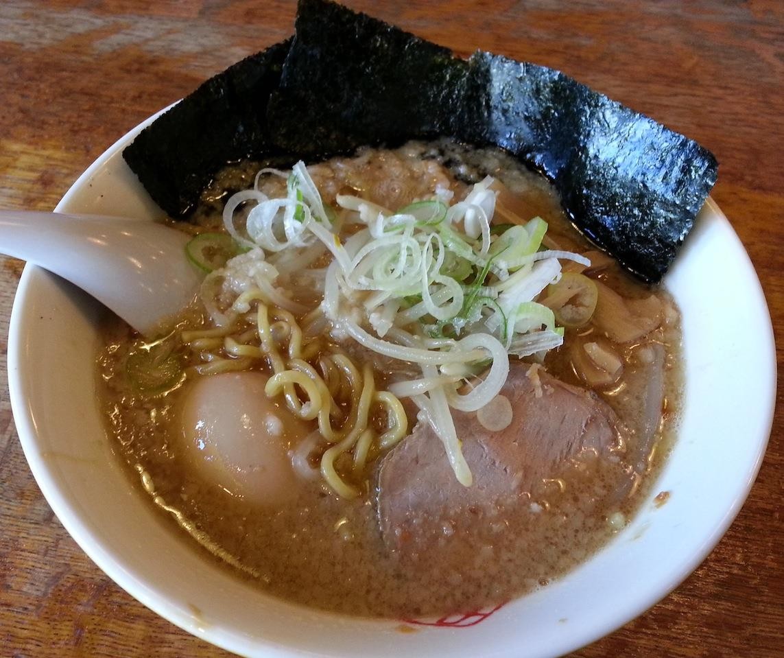 野方ホープラーメンでつ。先日の江川亭と味の系統は同じでつが、こっちのほうが好みかも。　【2014年10月28日】