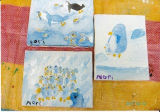 ８～９歳（3年生） 「ペンギンの親子」「泳ぐペンギン」「ペンギンの集団」 この作品も展覧会に出したものです。3枚の絵でエンドレスのお話になるようになっていました。 当時はプチ反抗期で、何かにつけて「うるせーな」とか「わかってるんだよ！」と言うように。 学校では、人前で発表するのが苦手ながらも授業中にも発言できるようになったころで、 自立しようと頑張っていた時期だったんだな、と思います。