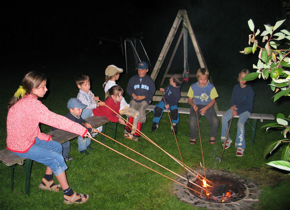 Herrlicher Lagerfeuerabend nach ausgiebigem grillen - es gab auch leckere gegrillte Forelle