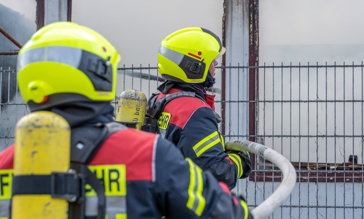 Insgesamt drei Gutendorfer Atemschutzgeräteträger wurde im Außenangriff zur Brandbekämpfung eingesetzt.