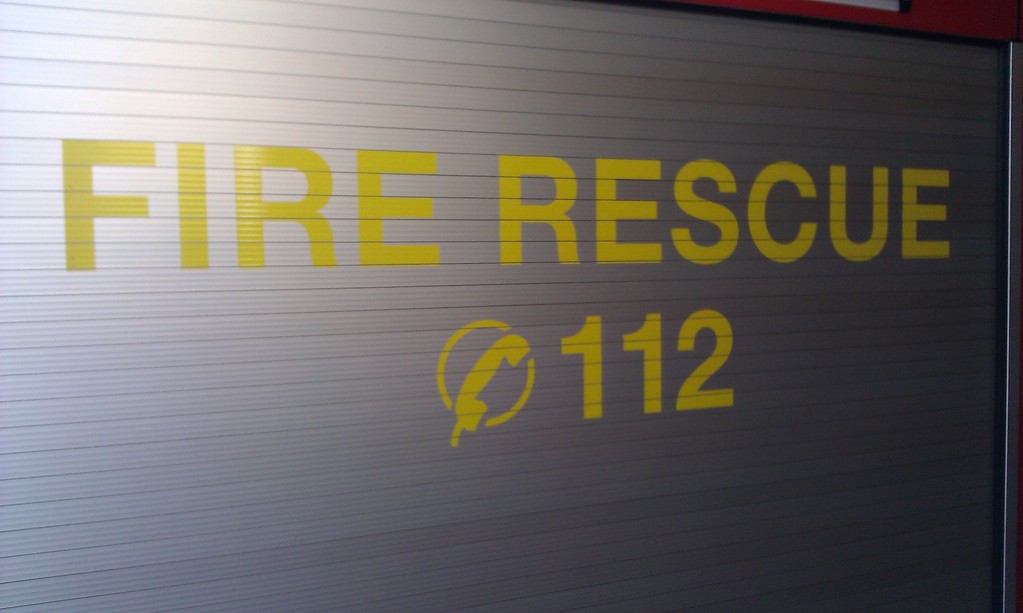 "Fire Rescue 112" steht auf den Rollläden der Geräteräume G1 und G2.